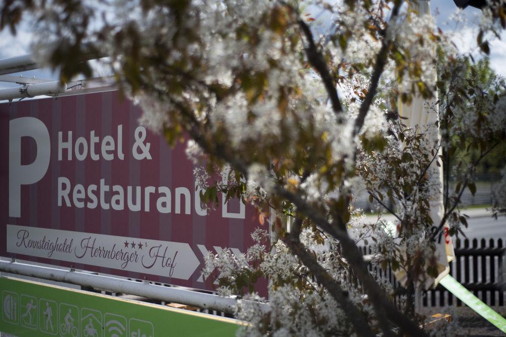 Rennsteighotel Herrnberger Hof Neuhaus am Rennweg Eksteriør bilde