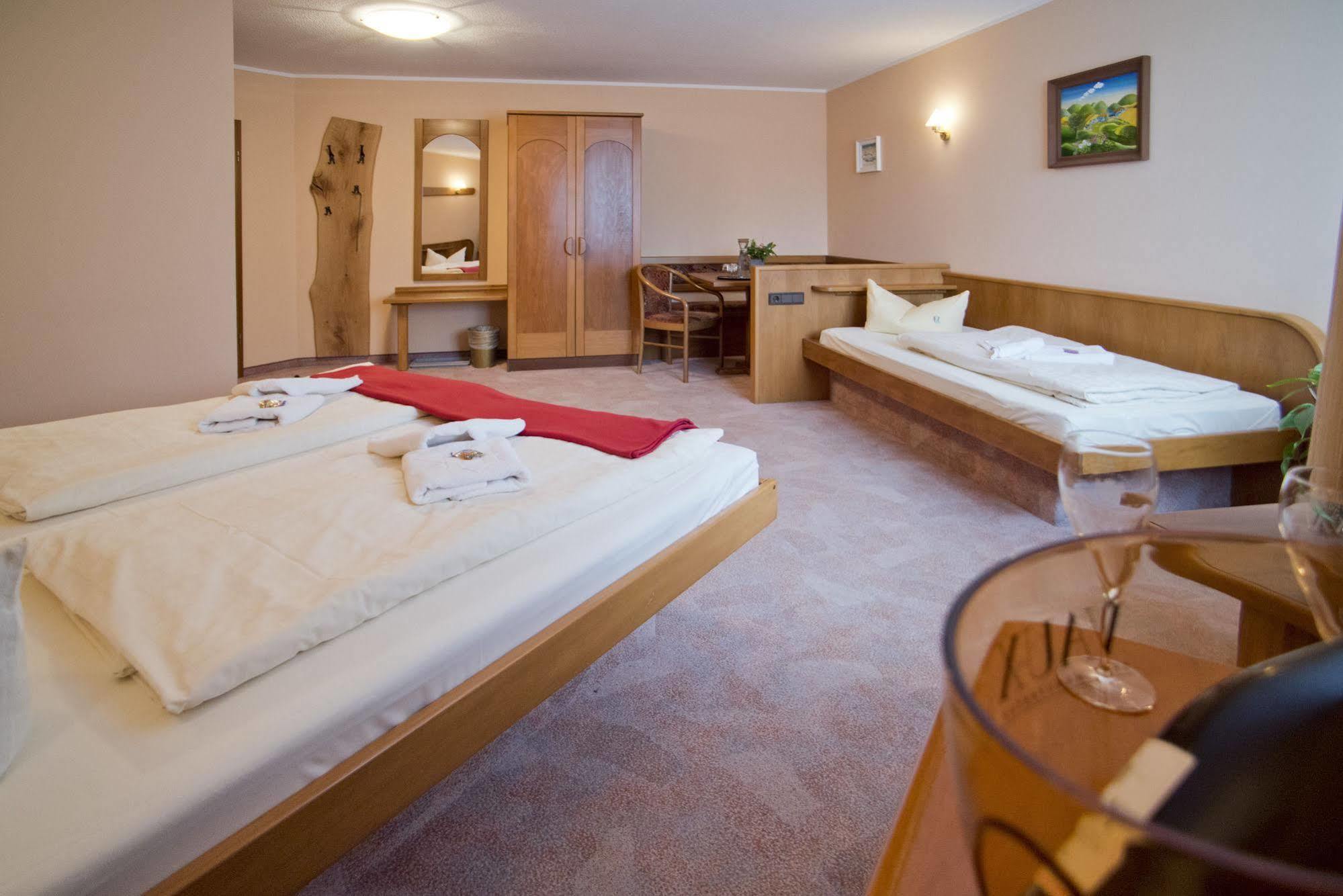 Rennsteighotel Herrnberger Hof Neuhaus am Rennweg Eksteriør bilde
